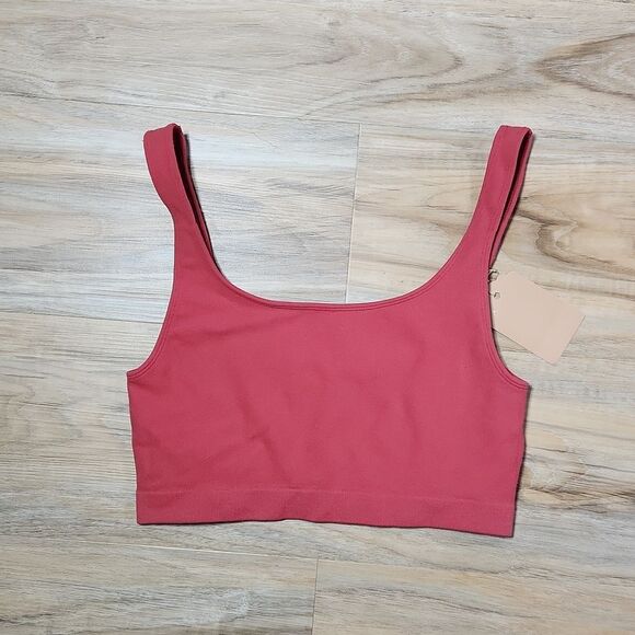 🔹️NWT Indian Red Seamless Ribbed Shelf Bra Medium - Picture 1 of 5